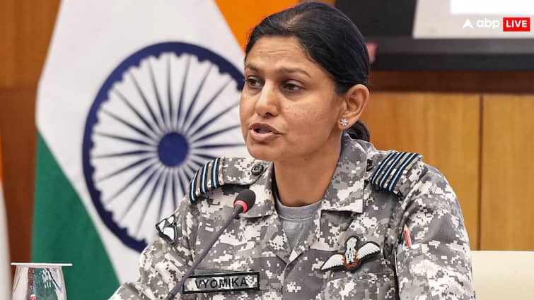 Wing Commander Vyomika Singh Salary After 8th Pay Commission Operation Sindoor विंग कमांडर व्योमिका सिंह की सैलरी 8वें वेतन आयोग से कितनी बढ़ेगी, अभी कितने मिलते हैं पैसे?