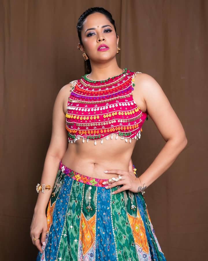 Anasuya Bharadwaj Instagram Photos: యాంకరింగ్కు గ్లామర్ అద్దిన అందాల భామలలో అనసూయ భరద్వాజ్ ముందు వరుసలో ఉంటారు. ఆవిడకు ముందు ఎంతో మంది యాంకర్లు వచ్చారు. ఆవిడ తరువాత ఎంతో మంది యాంకర్లు వచ్చారు. కానీ, అనసూయ మాత్రం చాలా స్పెషల్. అందుకు బెస్ట్ ఎగ్జాంపుల్ ఈ ఫోటోలు. (Image Courtesy: itsme_anasuya / Instagram)