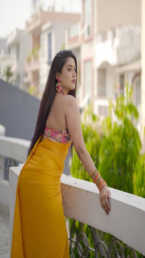 સ્ટાઈલિશ સાડીમાં ગરિમા ચોરસિયાએ આપ્યા પોઝ