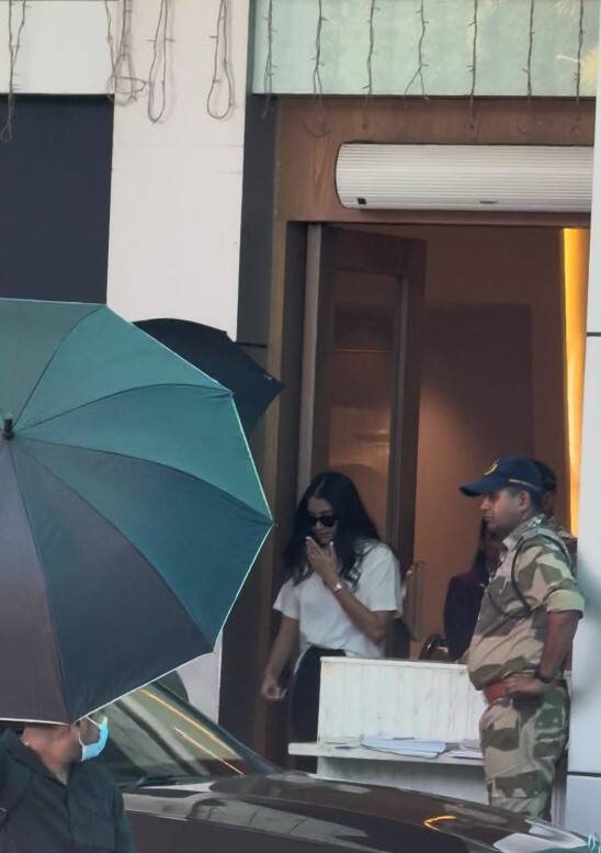 वर्कफ्रंट की बात करें तो अनुष्का शर्मा आखिरी बार शाहरुख खान के साथ फिल्म ‘जीरो’ में नजर आई थी. इसके बाद से वो एक्टिंग से दूर हैं.