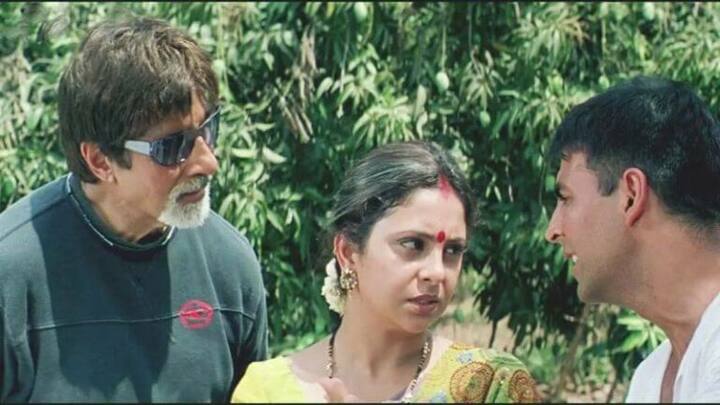 In the time, Shefali Shah played the role of Akshay Kumar's mother. At that time Shefali was 32 years old and Akshay Kumar was 38 years old.