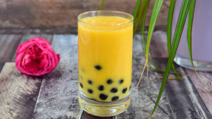 1. Mango Boba: Mango boba is the quintessential solution for all mango fans who are boba addicts as well. The combination weaves the best aspects of mangoes with the sweetness of boba, and the mango flavoring makes it even better. The berry bliss to go along with it is creamy, or served through a blender, and reminds your brain of a tropical oasis. (Image Source: iStockphoto)