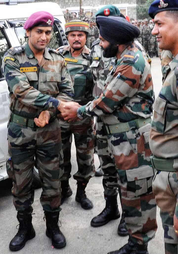 प्रादेशिक सेना ही एक सहाय्यक लष्करी संघटना आहे जी भारतीय सैन्याला मदत पुरवते. याला देशाचे दुसऱ्या फळीचे संरक्षण म्हणतात.