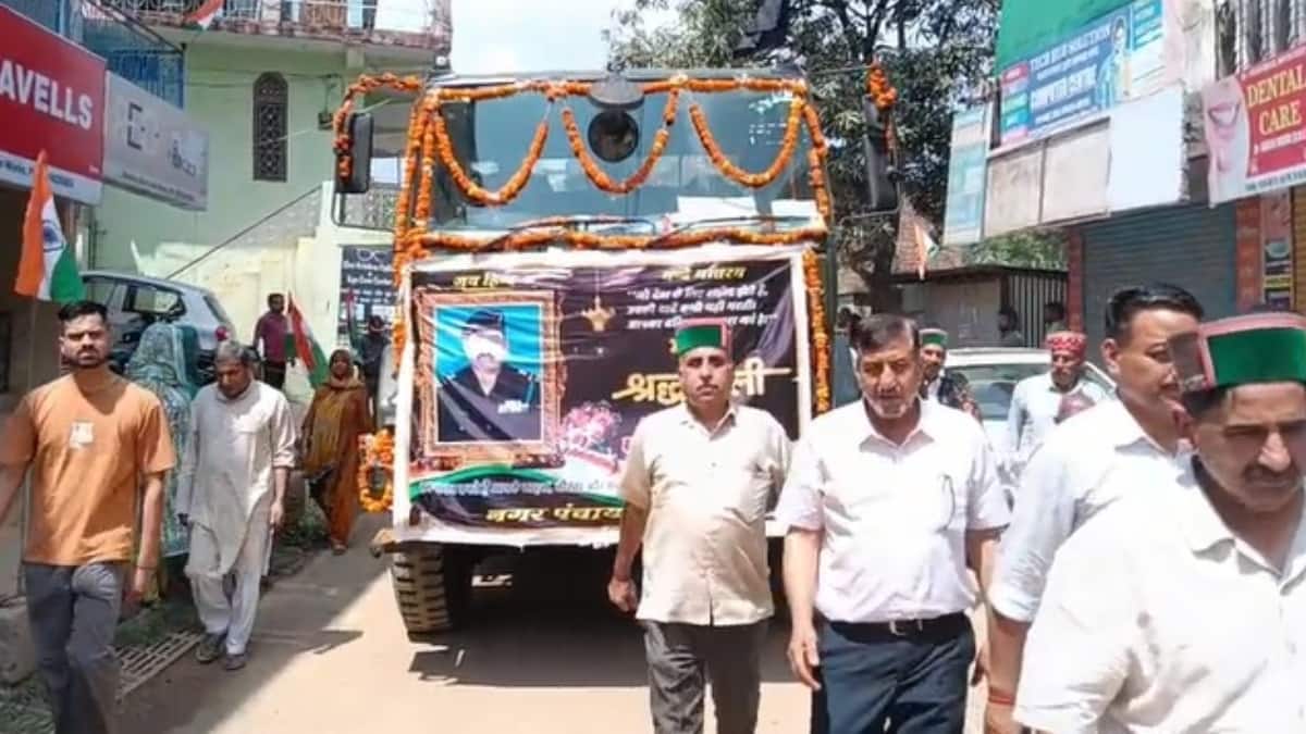 सीमा पर हिमाचल का लाल शहीद, सुबेदार मेजर पवन कुमार को सैन्य सम्मान के साथ दी गई अंतिम विदाई