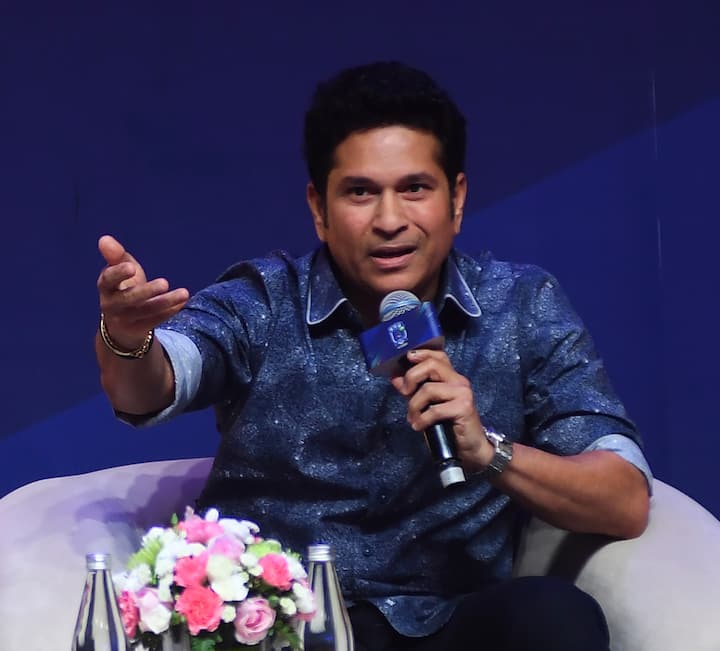 पूर्व भारतीय क्रिकेटर सचिन तेंदुलकर के दो बच्चे हैं. उनकी एक बेटी है. जिसका नाम सारा तेंदुलकर है. सारा का जन्म 1997 में हुआ था. वह इस समय लगभग 28 साल की हैं. वहीं सचिन का एक बेटा भी है. जिसका नाम अर्जुन तेंदुलकर है. अर्जुन का जन्म साल 1999 में हुआ था.