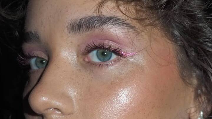 Champagne: Romantic without trying too hard, this rose-gold shimmer is good for a subtle, glamorous feel. It catches the light with just the right amount of shine, walking the line between pretty and polished. The rose tone enhances the natural warmth in the skin, while the golden shift adds dimension. This is the kind of eye look that doesn’t demand attention but definitely gets it. Pair with dewy skin and a soft peach lip to complete the look. (Image Source: Pinterest/ maximasdiaries)