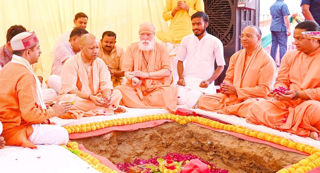 गोरखपुर में बनेगा श्री परमहंस योगानंद स्मृति भवन, CM योगी आदित्यनाथ ने किया भूमि पूजन CM Yogi Adityanath Bhoomi Pujan Smriti Bhavan Yoga Guru Paramahansa Yogananda in Gorakhpur ANN गोरखपुर में बनेगा श्री परमहंस योगानंद स्मृति भवन, CM योगी आदित्यनाथ ने किया भूमि पूजन