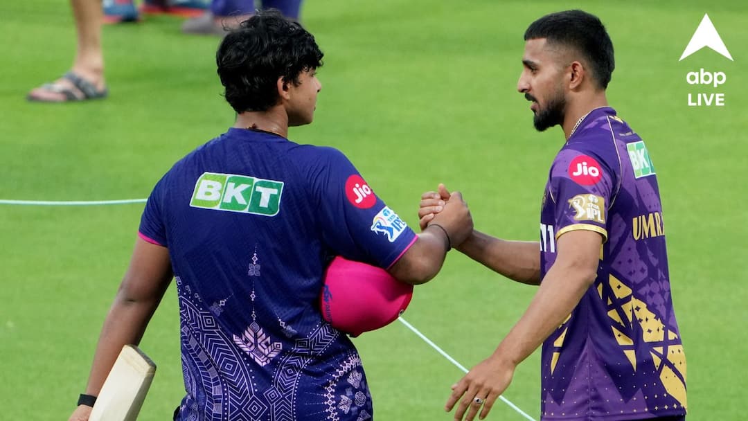 বাড়ি ফিরো না, কেন কেকেআরের ক্রিকেটারকে বললেন পরিবারের লোকেরা? বাড়ি ফিরো না, কেন কেকেআরের ক্রিকেটারকে বললেন পরিবারের লোকেরা?