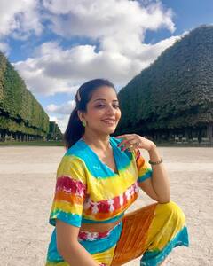 Monalisa Photo: સિઝફાયર થતાં જ કાશ્મીર પહોંચી મોનાલિસા, કલરફૂલ આઉટફીટમાં આપ્યા પોઝ