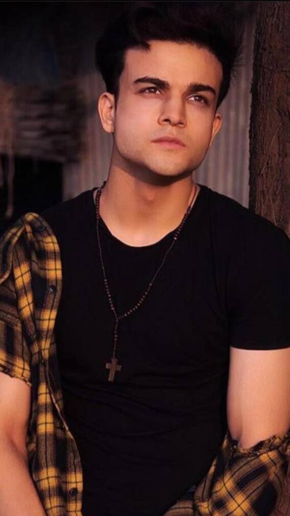 जम्मू-कश्मीर में फंसी एक्टर कृष्णा कौल की फैमिली