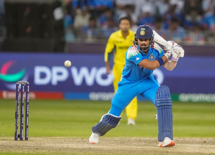 भारतीय विकेटकीपर बल्लेबाज केएल राहुल की एक बेटी है. वो इसी साल पिता बने हैं. उनकी बेटी का नाम इवारा है. भारतीय बल्लेबाज शिवम दुबे के भी दो बच्चे हैं. उनके बेटे का नाम अयान है, जिसका जन्म 2021 में हुआ था. वहीं इसी साल उनके घर के एक नन्ही परी ने जन्म लिया था. जिसका नाम मेहविश है.