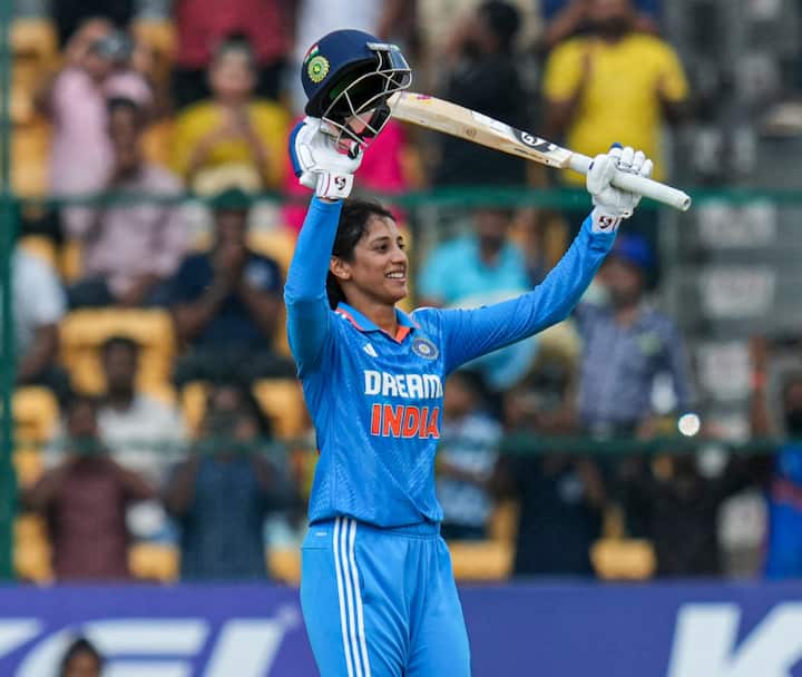 स्मृति मंधाना सबसे ज्यादा ODI शतक लगाने वाली दुनिया की तीसरी महिला प्लेयर बन गई हैं. उन्होंने 102 पारियों में 11 शतक जड़े हैं. वह इस फॉर्मेट में सबसे ज्यादा शतक लगाने वाली भारतीय महिला प्लेयर भी हैं.