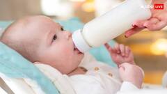 छोटे बच्चों के रोते ही दूध की बॉटल पकड़ा देते हैं आप, जानें क्या हो सकते हैं कारण