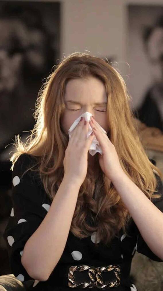 लगातार आए छींक तो सूंघ लें यह चीज