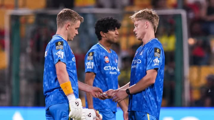 CSK Foreign Players Advised To Return: आईपीएल 2025 जल्द शुरू हो सकता है. ऐसे में चेन्नई सुपर किंग्स ने विदेशी खिलाड़ियों को एक हफ्ते के अंदर भारत लौटने को कहा है.