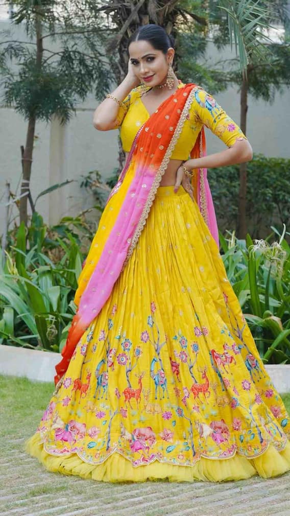 కలంకారీ లెహెంగాలో కలర్ ఫుల్ గా డాక్టరమ్మ.. డాక్టర్ బాబూ ఆఫర్ ఇస్తారా మళ్లీ!