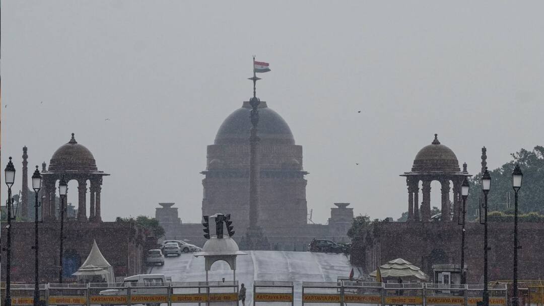 Delhi weather update IMD gusty winds delhi imd rain thunderstorm forecast IMD दिल्ली में चलीं तेज हवाएं, IMD ने जारी किया अलर्ट, जानें आने वाले दिनों में कैसा रहेगा मौसम