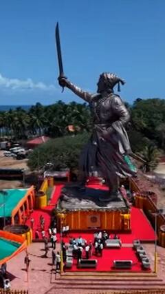 23 फुटांची तलवार, 55 टन ब्राँझचा वापर, राजकोट किल्ल्यावर उभारलेला छत्रपती शिवरायांचा नवा पुतळा पाहिलात का?