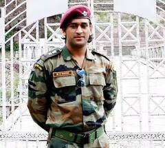 MS Dhoni: आयपीएलमध्ये खोऱ्याने पैसे ओढणाऱ्या लेफ्टनंट जनरल एमएस धोनीला भारतीय सैन्यात किती पगार मिळतो?