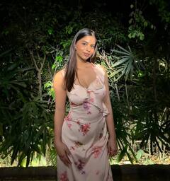 स्टाइल के साथ चाहिए कंफर्ट, तो समर में इन हसीनाओं की तरह पहनें मैक्सी ड्रेस