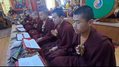 भारत पाक सीमा पर तनाव से चिंतित हिमाचल के बौद्ध भिक्षु, शिमला के पंथाघाटी में किया ये बड़ा काम