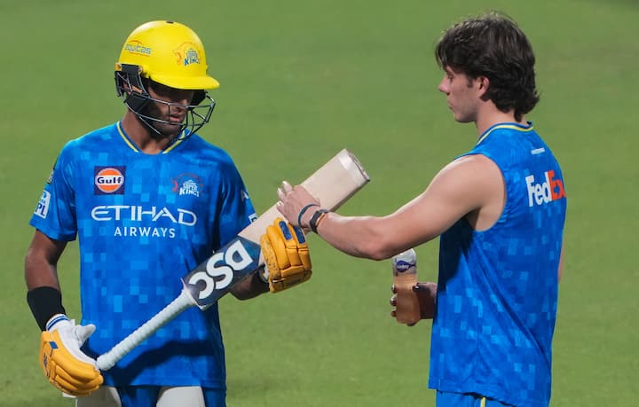 Chennai super kings has advised foreign players to return within week ipl 2025 may resume soon india pakistan news 24 बता दें कि भारत-पाकिस्तान के बीच बढ़ते तनाव को देखते हुए सभी विदेशी खिलाड़ी भारत छोड़कर चले गए थे. हालांकि अब भारत-पाकिस्तान के बीच हुए सीजफायर समझौते के बाद आईपीएल जल्द शुरू हो सकता है. जिसकी वजह से टीम ने उन्हें लौटने को कहा है.