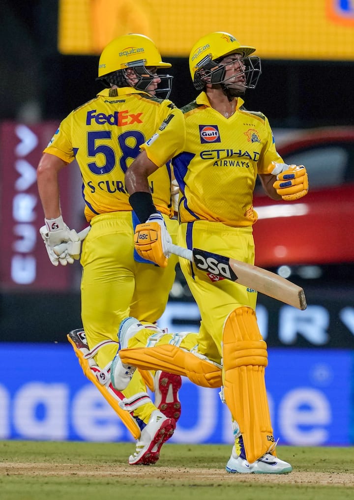 Chennai super kings has advised foreign players to return within week ipl 2025 may resume soon india pakistan news 19 आईपीएल 2025 भारत-पाकिस्तान के बीच बढ़ते तनाव को देखते हुए एक हफ्ते के लिए रद्द कर दिया गया था. अब दोनों देशों के बीच सीजफायर अग्रीमेंट तक पहुंचने के बाद आईपीएल जल्द शुरू हो सकता है. ऐसे में चेन्नई सुपर किंग्स ने विदेशी खिलाड़ियों को एक हफ्ते के अंदर भारत लौटने को कहा है.