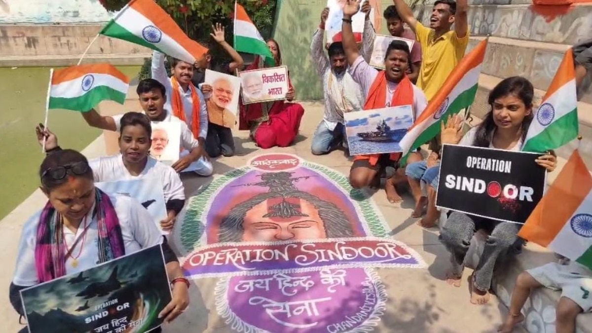 In Pics: वाराणसी के प्राचीन भैरव मंदिर में भारतीय सेना के लिए विशेष पूजा, लगाए ‘भारत माता की जय’ के नारे