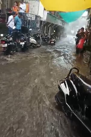 सोमवारी (दि. 12) दुपारच्या सुमारास नाशिक शहरात वादळी वाऱ्यासह जोरदार पाऊस झाला.