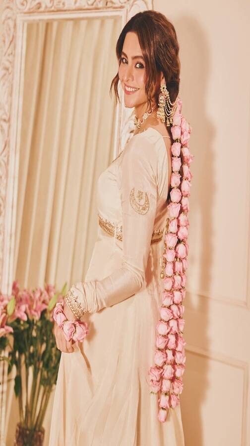 રોયલ લૂકમાં જોવા મળી ટીવી એક્ટ્રેસ આમના શરીફ