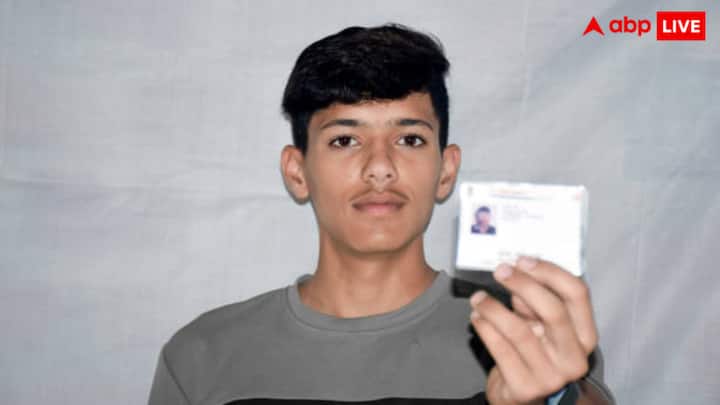 आधार केंद्र का चयन करते वक्त आपको जरूरी दस्तावेज भी भरने को कहा जाएगा जो आपके नाम, पता और जन्मतिथि को वैरिफाई करने के लिए बेहद जरूरी है.