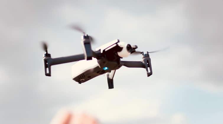 Amazon made service more smart and powerful now iPhone will delivered by drone it will reach your home just 1 hour Amazon ने अपनी सर्विस को बनाया ज्यादा स्मार्ट और पावरफुल, अब ड्रोन से होगी iPhone की डिलीवरी, सिर्फ 1 घंटे में पहुंचेगा आपके घर