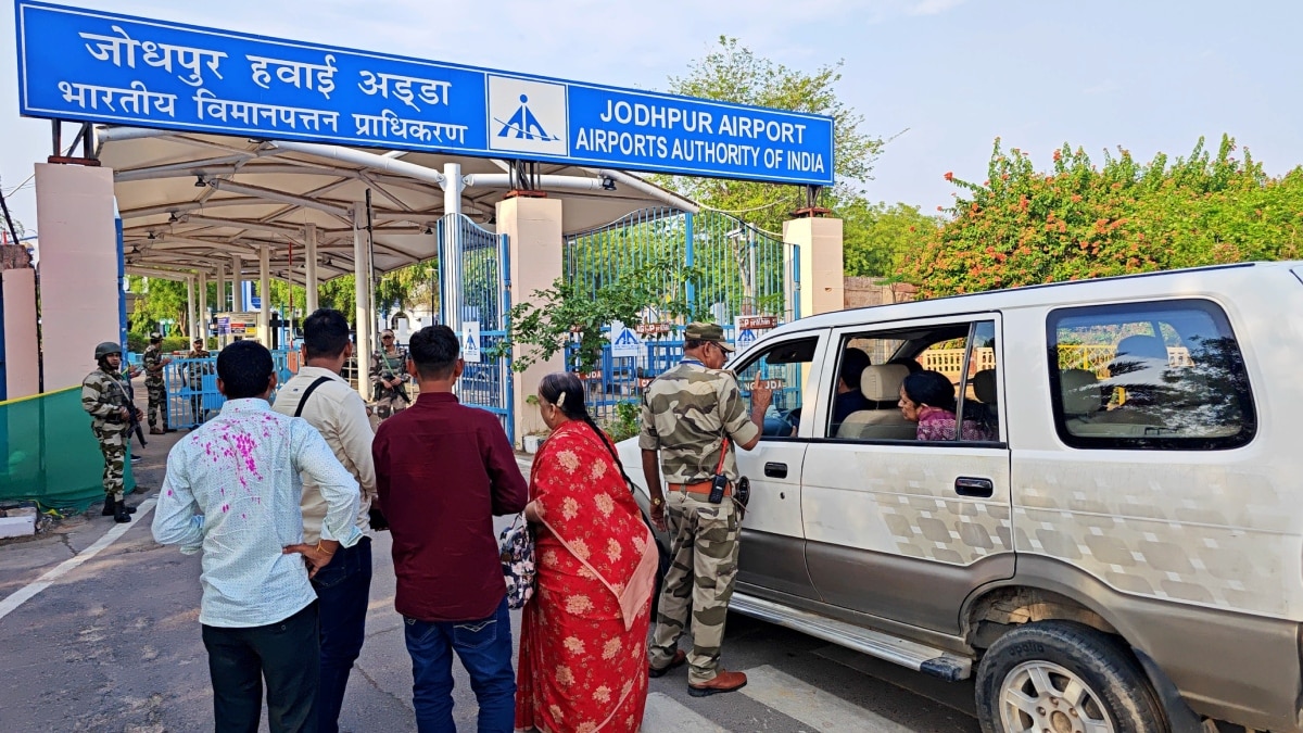 राजस्थान के जैसलमेर समेत कई जिलें में आज बंद रहेंगे स्कूल-कॉलेज, ब्लैकआउट से राहत मिली तो पटरी पर लौटी जिंदगी