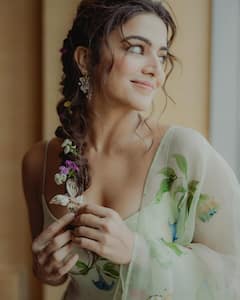 Wamiqa Gabbi Turns Heads In Hand-Painted Kurta Set With A Jaw-Dropping Price, See Pics