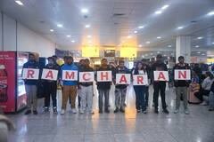 Ram Charan Chiranjeevi: ఓ వైపు మెగాస్టార్.. మరోవైపు గ్లోబల్ స్టార్ - లండన్‌లో ఫ్యాన్స్ జోష్..