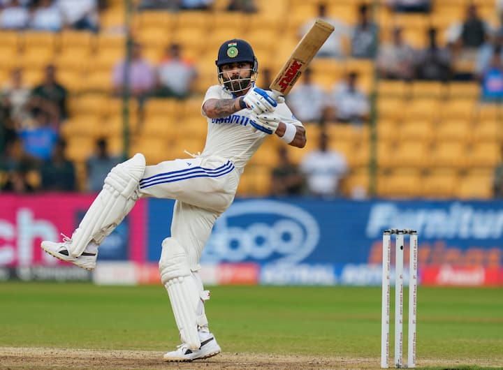 कोहली इस लिस्ट में चौथे नंबर पर आते हैं. कोहली ने भारत के लिए 123 टेस्ट मैच खेले हैं. इस दौरान उन्होंने 30 शतक लगाए हैं. टेस्ट क्रिकेट में कोहली ने 46.85 की औसत से 9230 रन जड़े हैं.