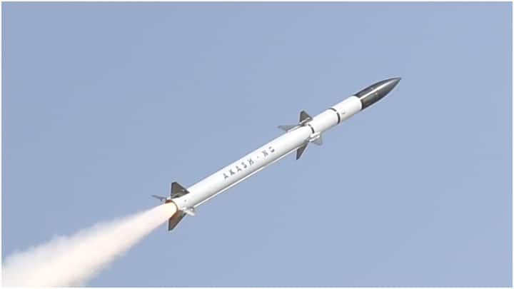 During Operation Sindoor, India’s Akash missile system also successfully intercepted Pakistani missiles and drones, protecting key cities. Designed by DRDO, Akash, an indigenous medium-range surface-to-air missile system, can track and hit multiple aerial threats at once. (Image Source: Wikimedia Commons)