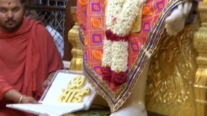 देणगीदार भाविकाने सदर सुवर्ण