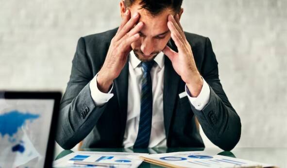 स्ट्रेस में रहना: जब आप बहुत ज्यादा स्ट्रेस में रहते हैं, तब आपके साथ ऐसा हो सकता है. इसलिए जितना हो सके खुद को खुश रखने की कोशिश करें. वरना आपको इस तरह की दिक्कत होती रहेगी.