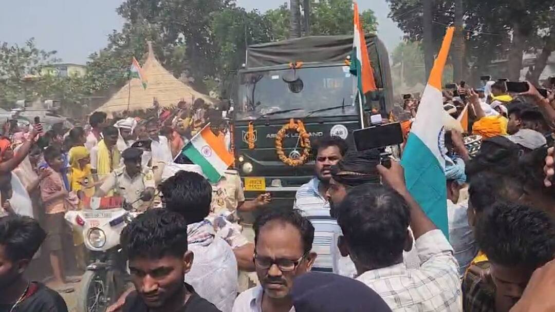 bihar Martyr Mohammad Imtiyaz body reached native village Chhapra saran huge crowd gathered Operation Sindoor बेटे की आखों से छलक पड़े आंसू, पत्नी हुईं बदहवास, शहीद मोहम्मद इम्तियाज का शव गांव पहुंचते ही उमड़ा जन सैलाब