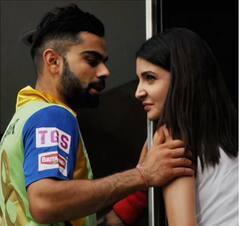 मैच के दौरान भी कम नहीं होता है विराट का प्यार, ग्राउंड से ही अनुष्का को करते हैं फ्लाइंग किस