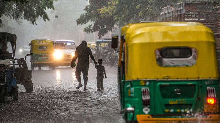 West Bengal Weather Update : প্রচুর জলীয় বাষ্প ঢুকবে বঙ্গোপসাগর থেকে, আগামীকাল কেমন আবহাওয়া কলকাতা-সহ দক্ষিণবঙ্গে ?