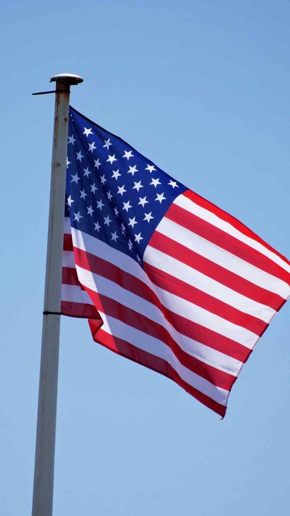 किसके साथ बिजनेस करने में ज्यादा फायदा, अमेरिका या चीन?