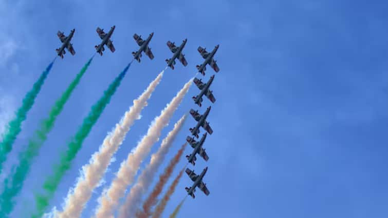 एयरफोर्स में कैसे बनते हैं एयर मार्शल? जानें फ्लाइंग ऑफिसर से लेकर एयर चीफ मार्शल तक की सैलरी