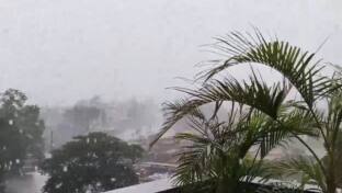 नाशिक जिल्ह्याला अवकाळी पावसाचा मोठा फटका बसला आहे. 600 गावातील 14 हजाराहून अधिक शेतकऱ्यांचे नुकसान झाले आहे.