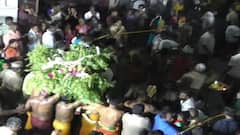 கரூர் மாரியம்மன் வைகாசி பெருவிழா;  ஆற்றில் இருந்து ஊர்வலமாக கொண்டுவரப்பட்ட கம்பம்