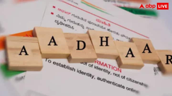 आधार कार्ड बनाने के लिए उन लोगों को काफी धक्के खाने पड़ते हैं और लाइनों में लगना पड़ता है, जिन्हें इसका ऑनलाइन आवेदन करना नहीं आता. आज हम आपको बताएंगे कि कैसे घर बैठे भी आप आधार कार्ड बनवा सकते हैं.