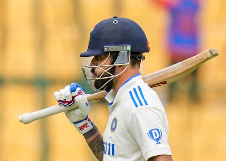 Virat kohli retirement test cricket faced criticism see his last 10 innings indian cricket team 20 कोहली ने पिछली 10 पारियां में कुल 191 रन बनाए हैं. कोहली ने आखिरी 10 पारियों में एक शतक जड़ा है. कोहली इस दौरान सिर्फ तीन बार 10 से ऊपर का आंकड़ा छू पाए, कोहली की आखिरी 10 पारियां- 6, 17, 5, 36, 3, 11, 7, 100, 5, 1.