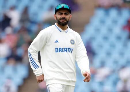 કોહલી અભ્યાસમાં ખૂબ જ સારો હતો. પરંતુ નાની ઉંમરે ક્રિકેટમાં સફળતા મેળવ્યા બાદ તેણે પોતાનો અભ્યાસ છોડી દીધો. કોહલી ભારતીય અંડર-19 ક્રિકેટ ટીમનો કેપ્ટન બન્યો. આ પછી તેની કેપ્ટનશીપ હેઠળ ભારતે અંડર-19 વર્લ્ડ કપ પણ જીત્યો.