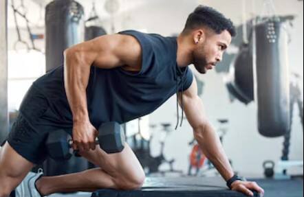 सही एक्सरसाइज ना करना: कई लोग जिम तो जाते हैं, लेकिन अगर सही तरीके से वर्कआउट ना किया जाए या केवल अपर बॉडी पर फोकस हो, तो चेस्ट में फैट और मसल्स का अनुपात गड़बड़ा सकता है, जिससे ब्रेस्ट का आकार असामान्य लगने लगता है.